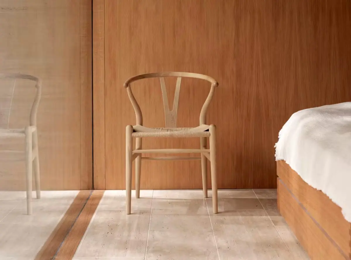 Carl-Hansen-Wishbone-Chair-CH24-Boutique-Danoise-Basel-Daenische-Designer-Moebel-Accessoires-Skandinavisches-Wohnen