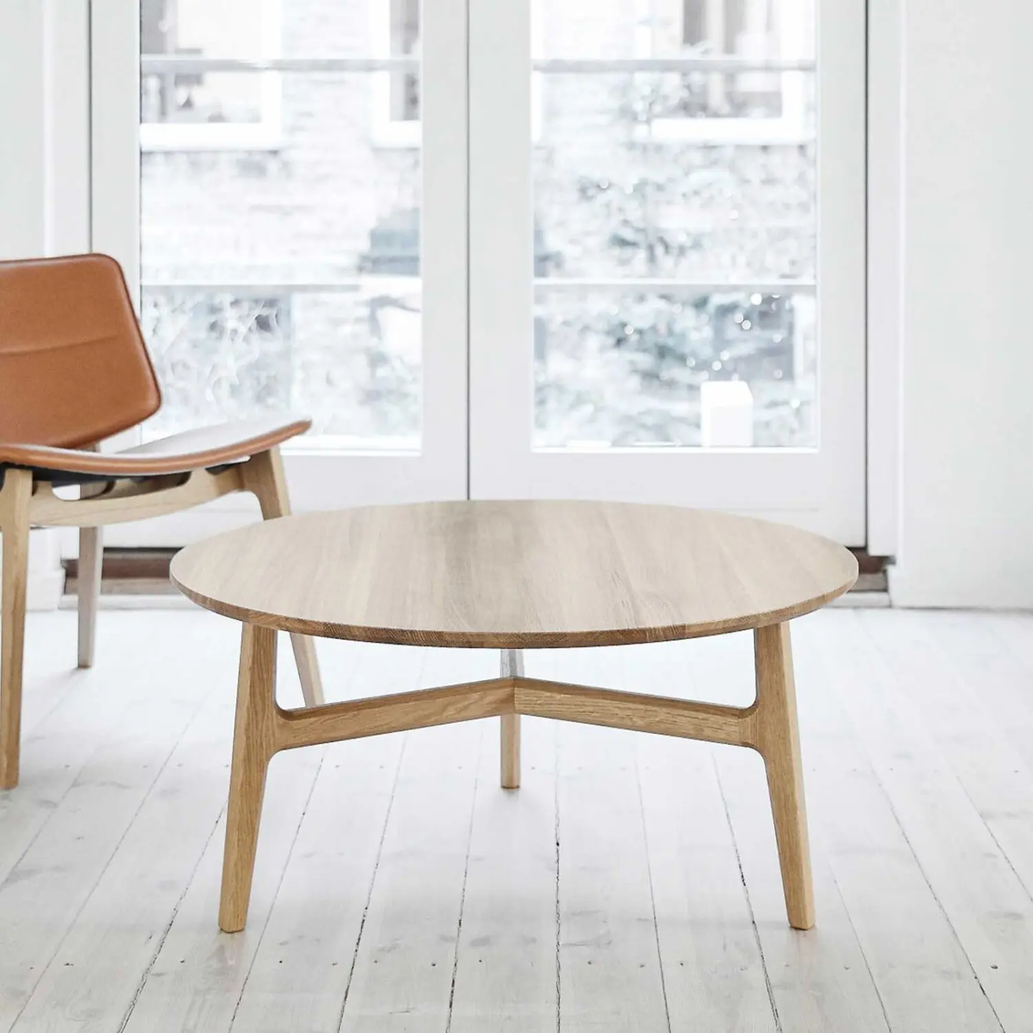 Magnus Olesen Freya Couchtisch - Massiholz Eiche Lackiert – Bild 3