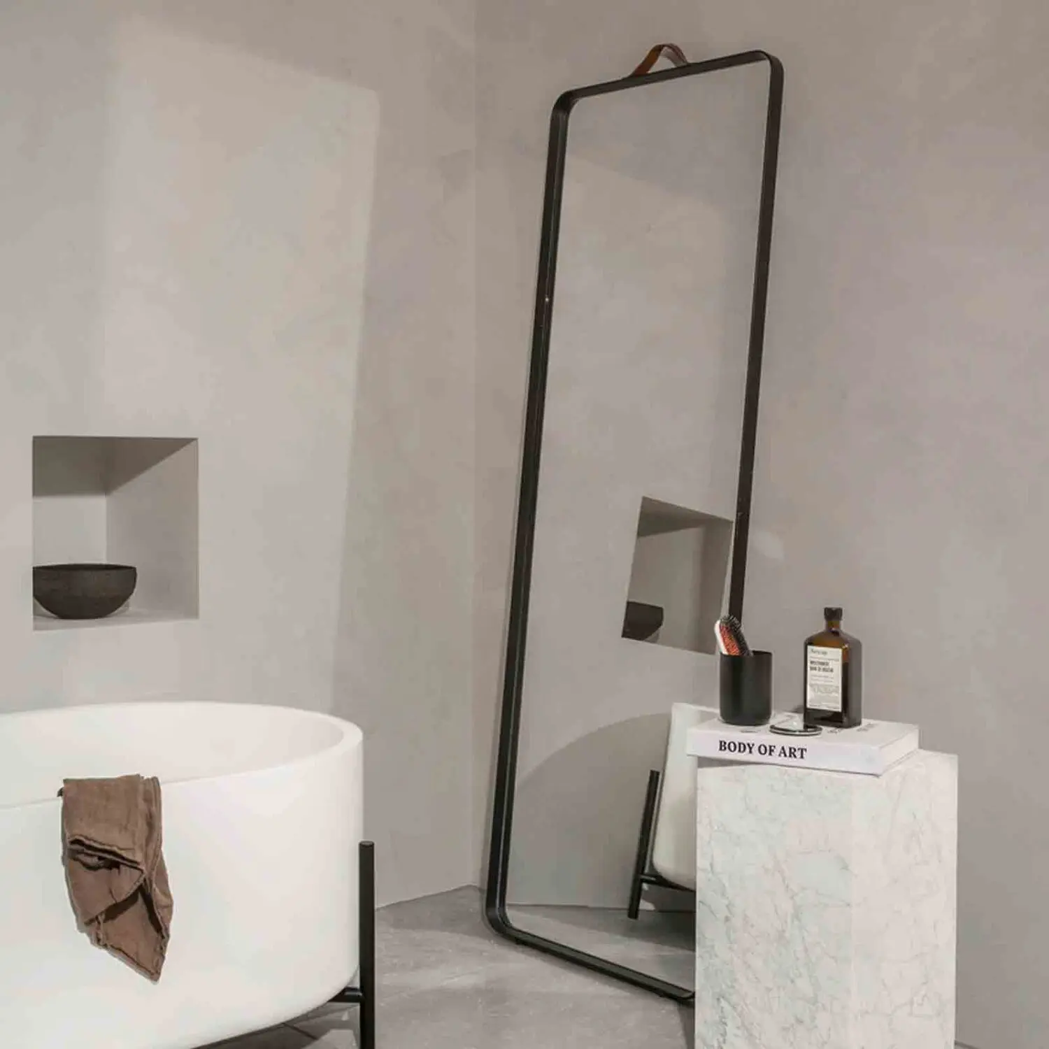 Norm Floor Spiegel - schwarz, von Audo Copenhagen – Bild 3