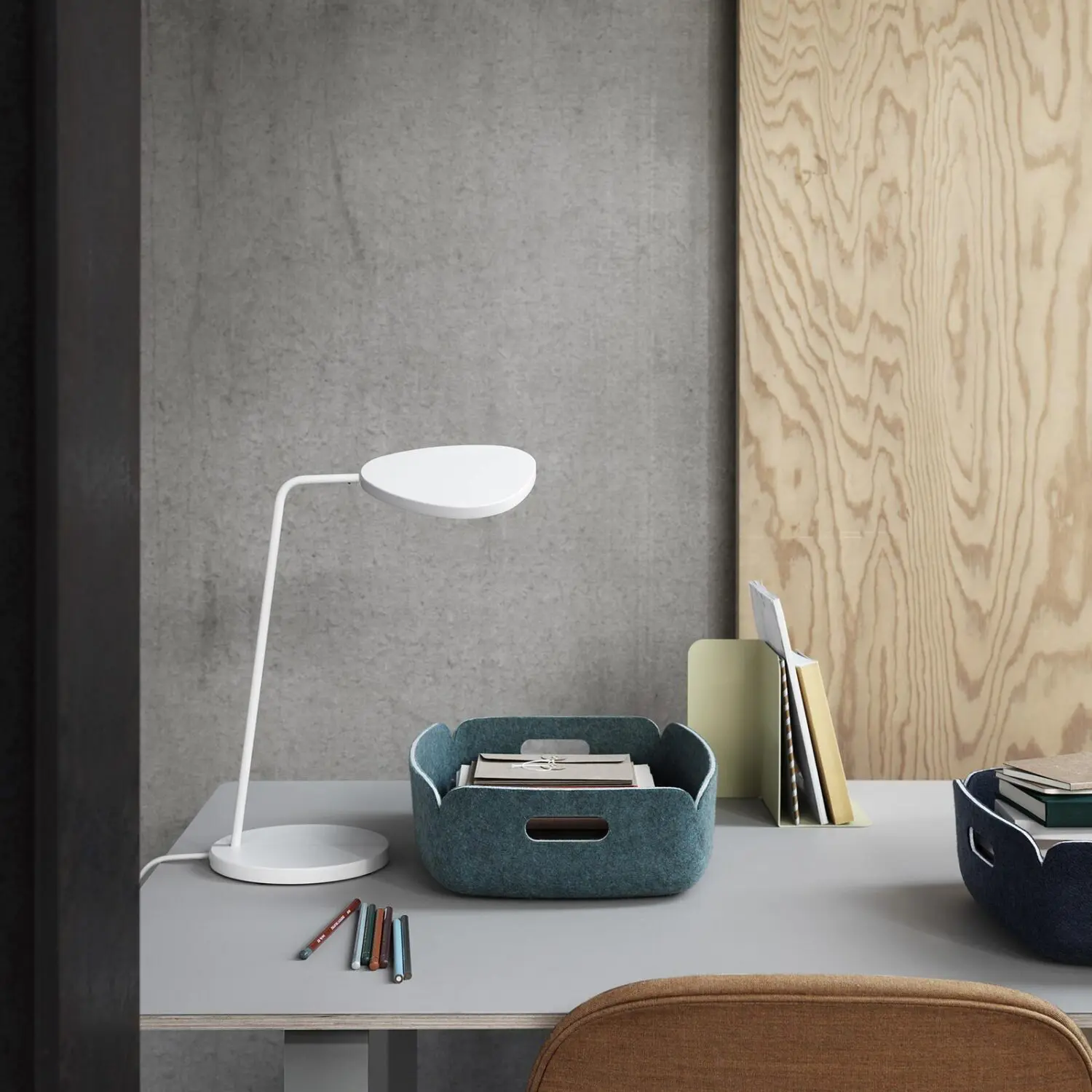 Muuto Leaf Tischlampe - Weiss – Bild 2