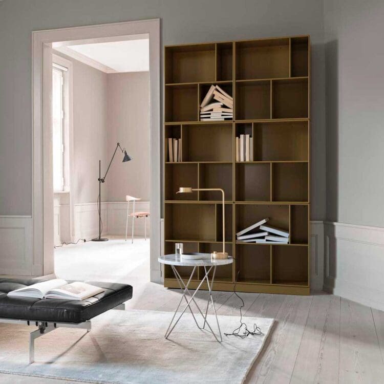 Alternative view of Montana Selection - Regal Read